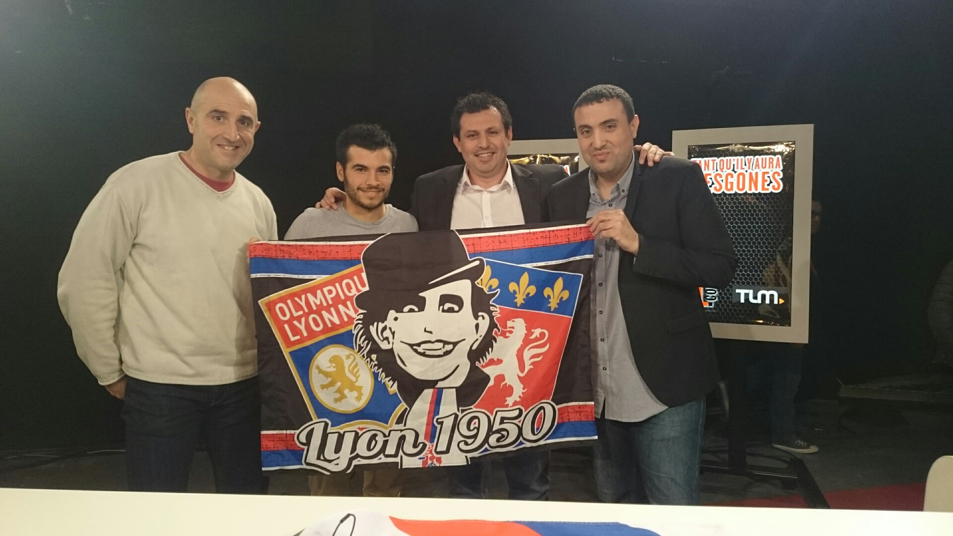 Los ultras del Olympique de Lyon la lían en Sevilla