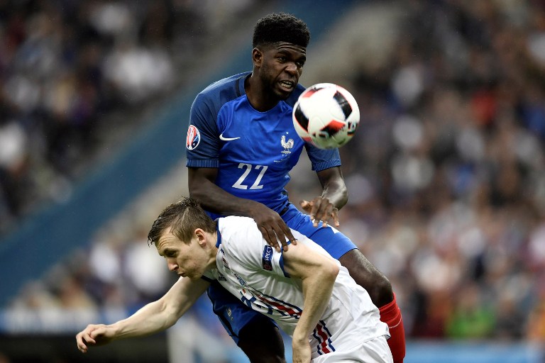 France's defender Samuel Umtiti (top) and Iceland's forward Jon Dadi Bodvarsson vie for the ball during the Euro 2016 quarter-final football match between France and Iceland at the Stade de France in Saint-Denis, near Paris, on July 3, 2016. / AFP PHOTO / PHILIPPE LOPEZ