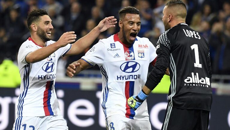 Corentin Tolisso avec Jordan Ferri et Anthony Lopes lors d'un derby