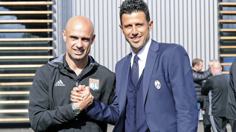 Cris, alors entraîneur à l'OL, et Fabio Grosso en poste à la Juventus en 2016