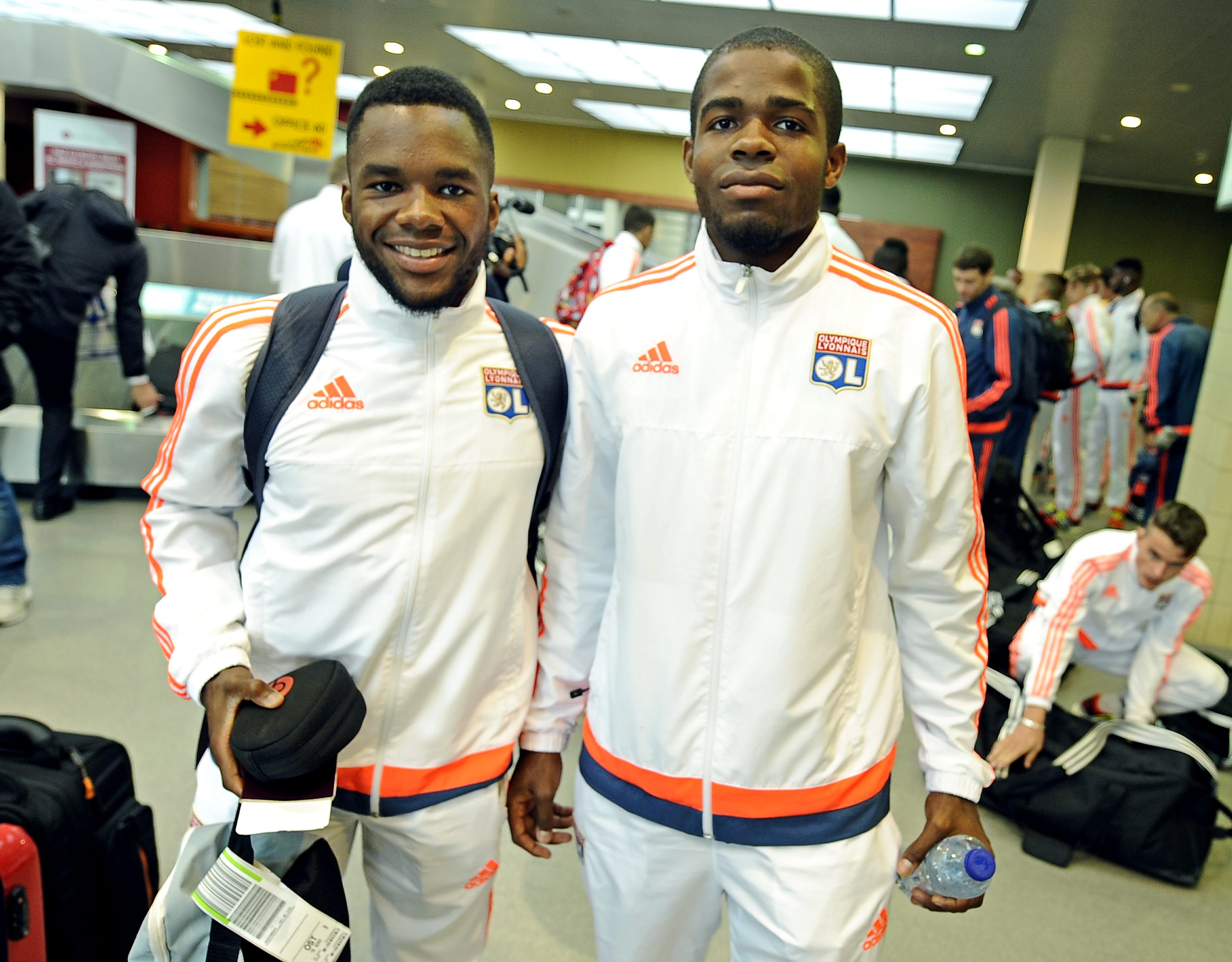 ©PHOTOPQR/LE PROGRES/GUIOCHON STEPHANE - A GENT EN BELGIQUE A LA VEILLE DU MATCH DE POULE DE CHAMPION'S LEAGUE GENT - OL ARRIVEE DES JOUEURS DE L'OL A GENT ICI LES FRERES KALULU ALDO ET GEDEON le 15 09 2015 (MaxPPP TagID: maxsportsworldtwo310161.jpg) [Photo via MaxPPP]