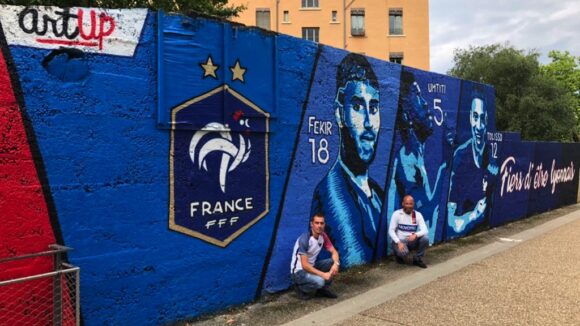 La fresque représentant Samuel Umtiti, Nabil Fekir et Corentin Tolisso