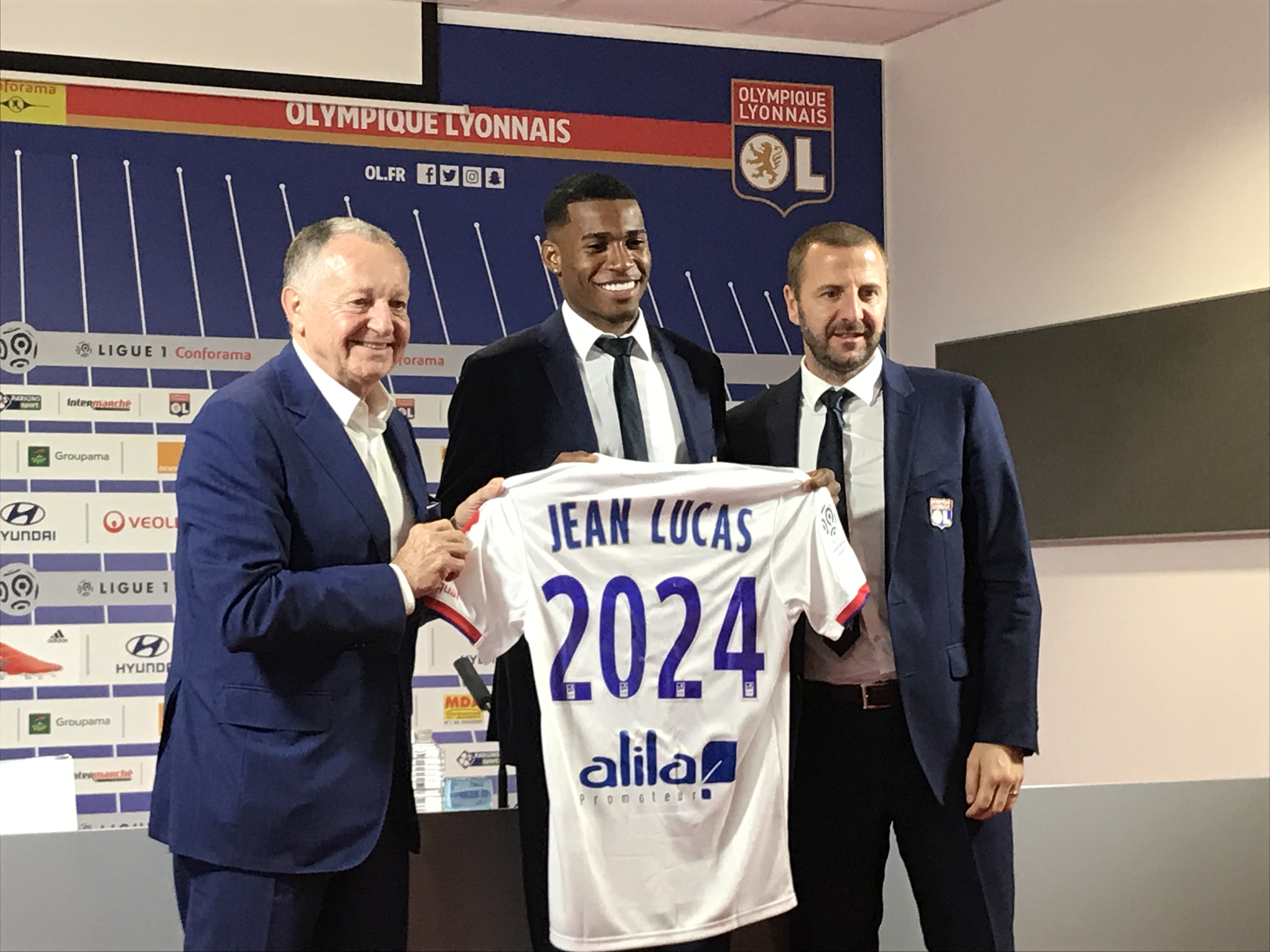 Officiel : l'OL s'offre le milieu brésilien Jean Lucas Officiel : l'OL s'offre le milieu brésilien Jean Lucas