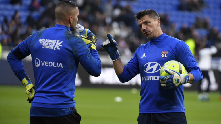 Grégory Coupet à l'échauffement de l'OL avec Anthony Lopes