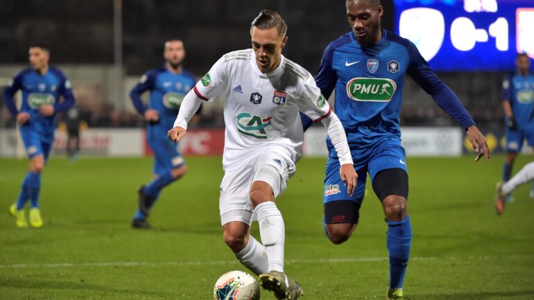 Maxence Caqueret lors du match Bourg-en-Bresse - OL en Coupe de France