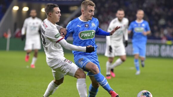 Maxence Caqueret face à Valentin Rongier lors d'OL-OM