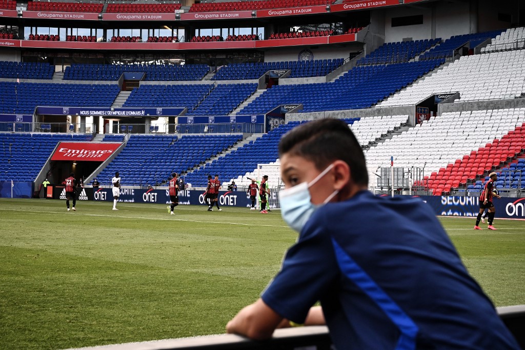 Ligue 1 - Ligue 2 : la jauge de 5.000 spectateurs maintenue ! Ligue 1 - Ligue 2 : la jauge de 5.000 spectateurs maintenue !