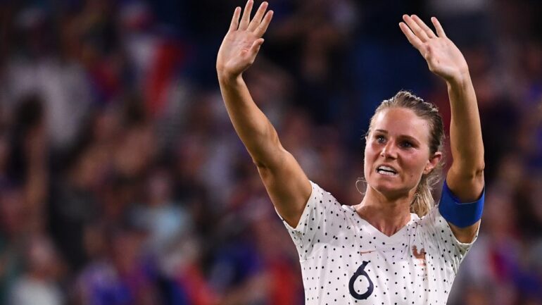 Amandine Henry, milieu de l'équipe de France