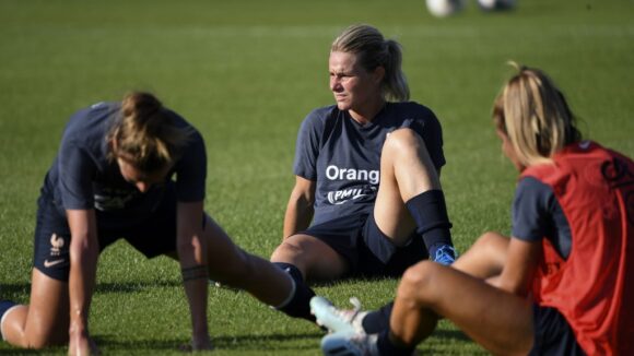 Amandine Henry à l'entraînement des Bleues