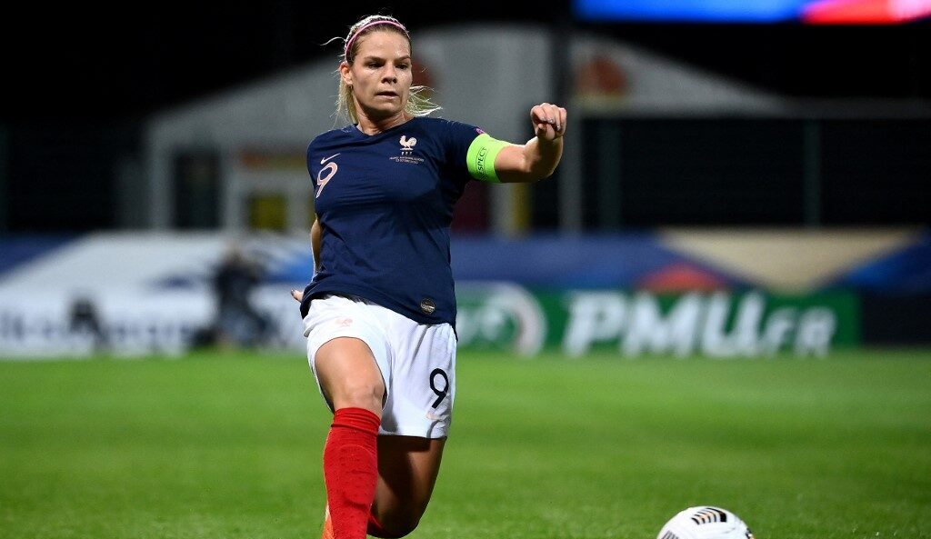 Eugénie Le Sommer avec l'équipe de France