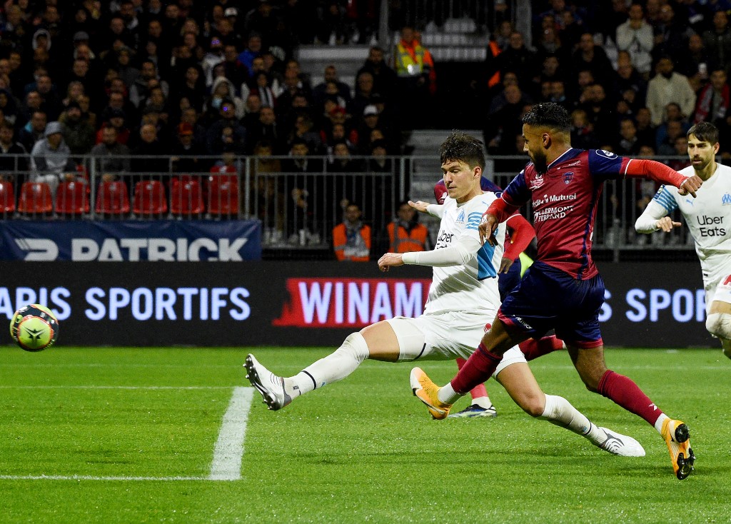 Leonardo Balerdi lors d'un match entre l'OM et Clermont