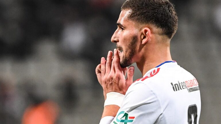 Houssem Aouar lors de Paris FC - OL