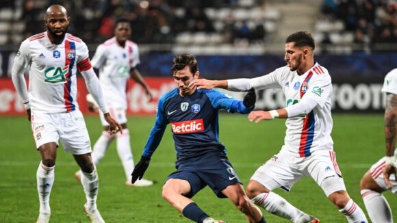 Houssem Aouar et Moussa Dembélé lors de Paris FC - OL