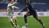 Caqueret face à Mbappé lors d'OL - PSG