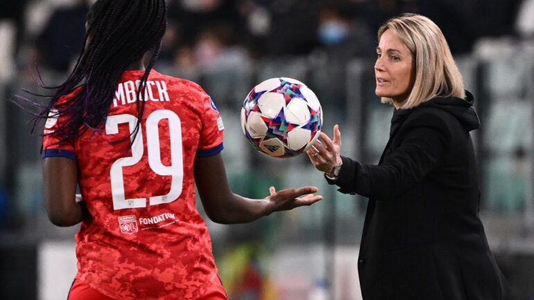 Griedge Mbock et Sonia Bompastor lors d'OL - Juventus