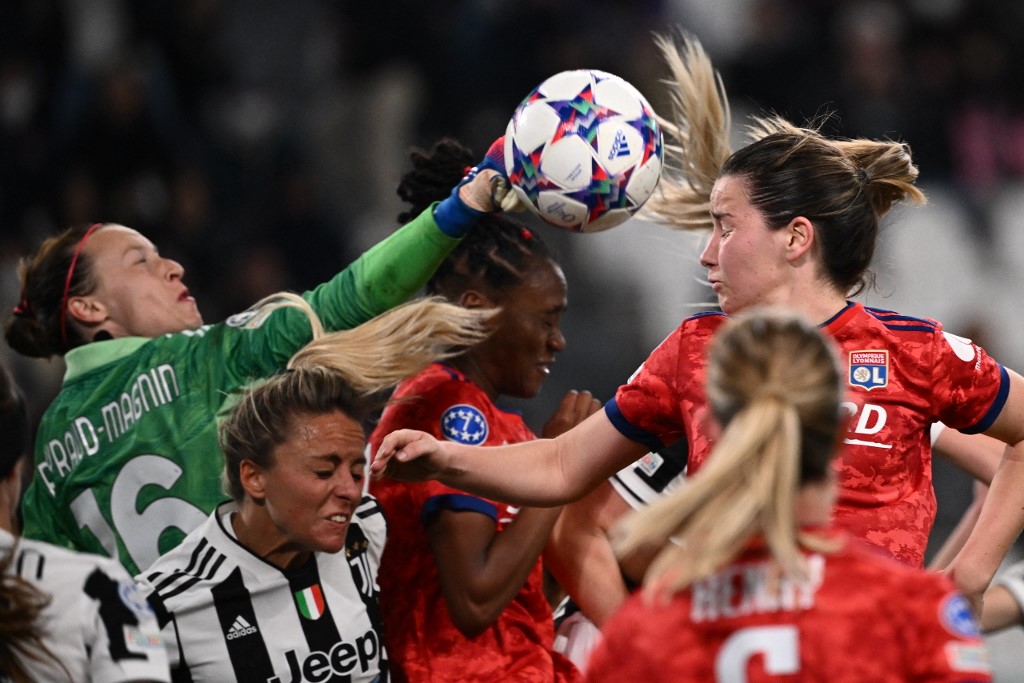 
		Commentaires sur Juventus Turin - OL Lyonnes : un sextuor espagnol à l’arbitrage par JUNi DU 36		