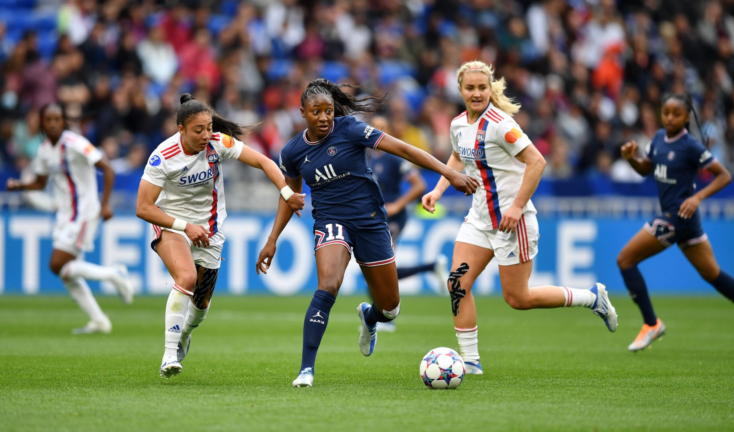 Selma Bacha et Kadidiatou Diani lors de PSG - OL
