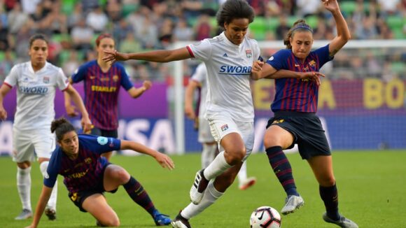 Wendie Renard face à Putellas lors d'OL - Barça, en finale de Ligue des champions 2019