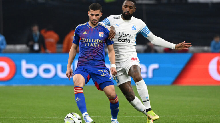 Houssem Aouar contre Gerson lors d'OM - OL