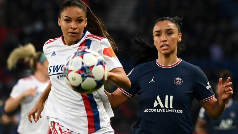 Delphine Cascarino (OL) et Sakina Karchaoui (PSG)