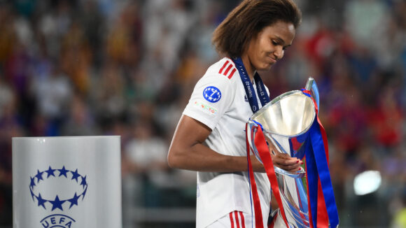 Wendie Renard savourant ce nouveau titre