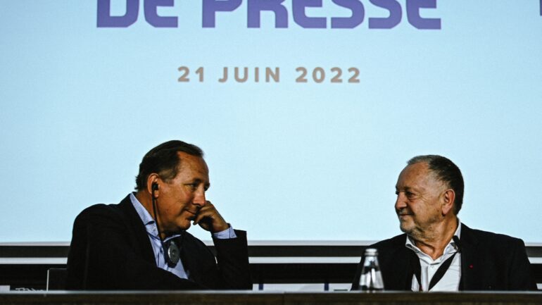 Jean-Michel Aulas et John Textor lors de la conférence de presse