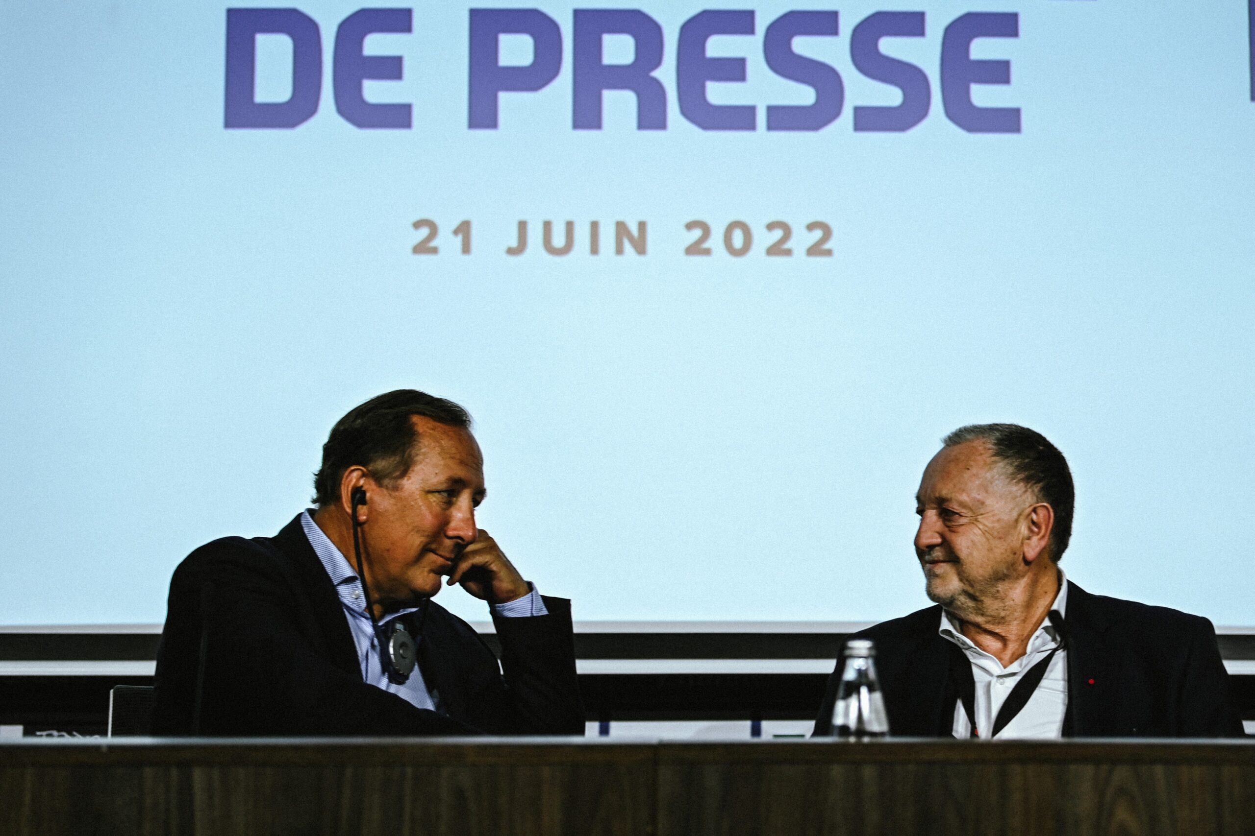 Jean-Michel Aulas et John Textor lors de la conférence de presse
