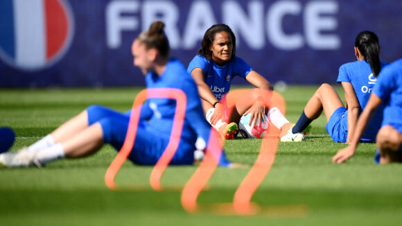 Wendie Renard pour la premier entraînement des Bleues en Angleterre pour l'Euro 2022