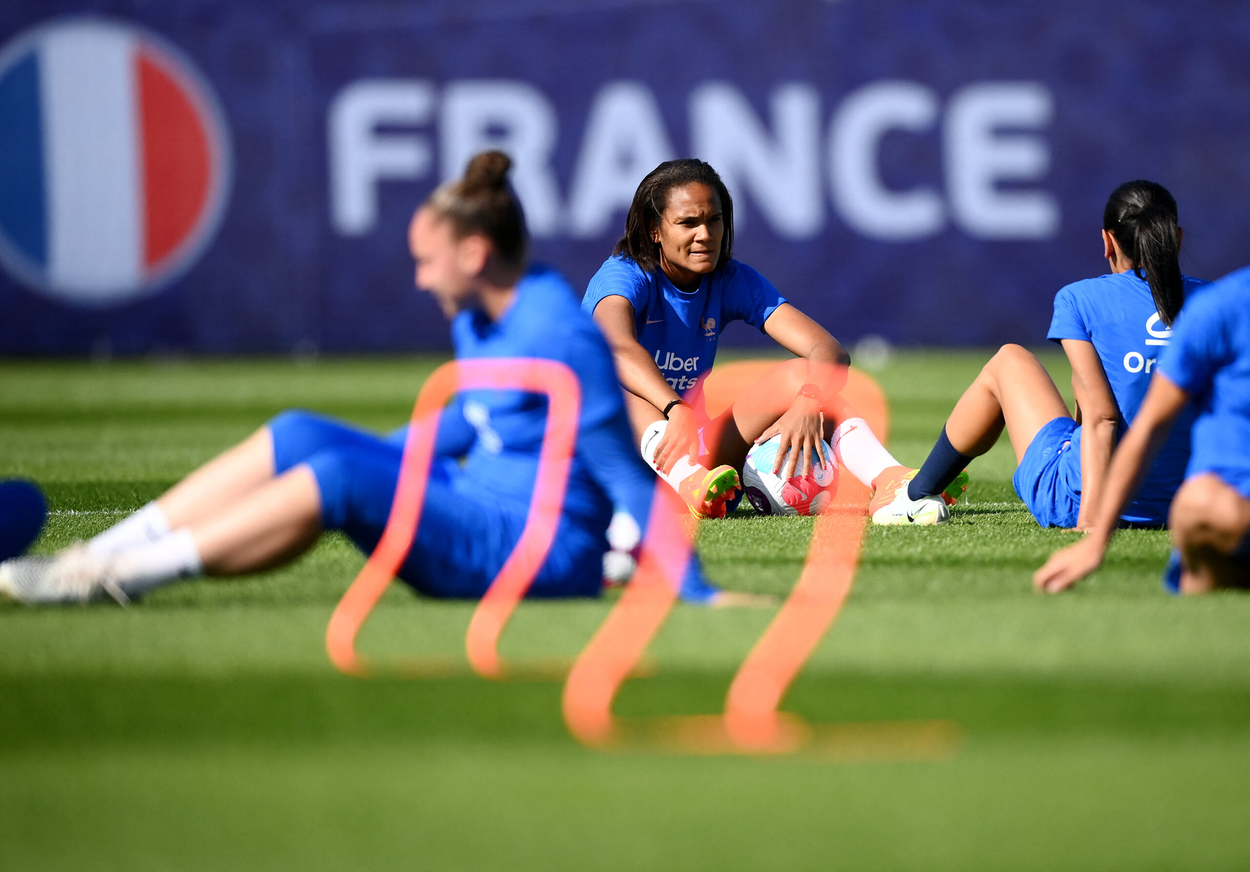 Wendie Renard pour la premier entraînement des Bleues en Angleterre pour l'Euro 2022