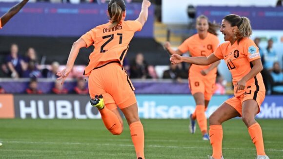 Damaris Egurrola et Daniëlle van de Donk avec les Pays-Bas contre le Portugal