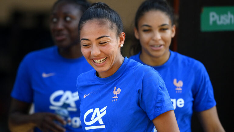 Selma Bacha à l'entraînement de l'équipe de France