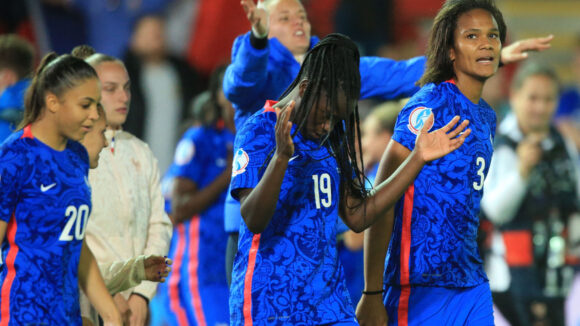 Delphine Cascarino, Griedge Mbock et Wendie Renard après la qualification contre les Pays-Bas