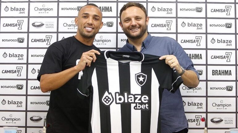 Passé par l'OL, Marçal a signé à Botafogo