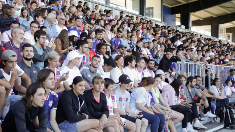 Les supporters de l'OL au centre d'entraînement