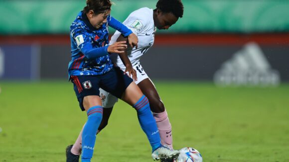 Vicki Becho avec l'équipe de France U20 contre le Japon