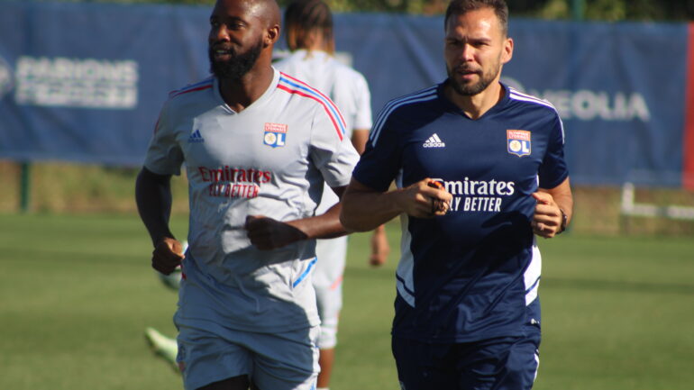 Moussa Dembélé en compagnie de Cédric Uras