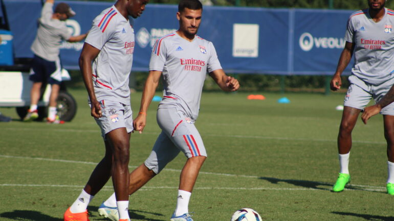 Houssem Aouar à l'entraînement de l'OL