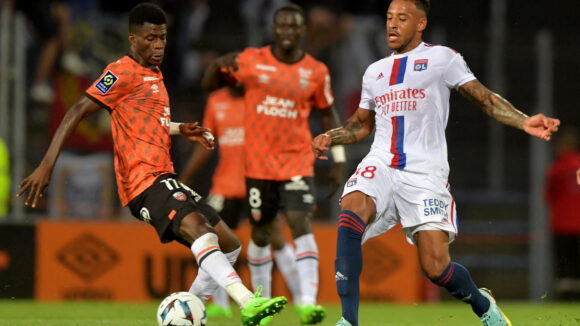 Corentin Tolisso face à Dango Ouattara (Lorient - OL)