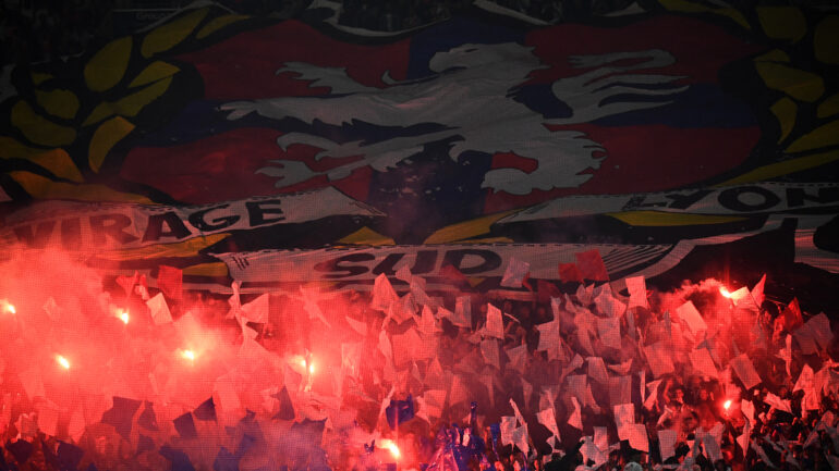 Les supporters de Lyon 1950 lors d'OL - PSG