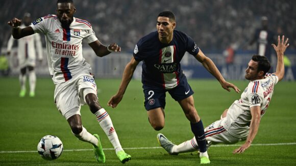 Hakimi (PSG) et Karl Toko-Ekambi (OL)