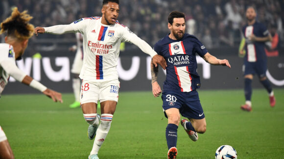 Corentin Tolisso face à Lionel Messi lors d'OL - PSG