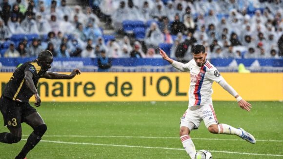 Houssem Aouar, milieu de l'OL contre Montpellier