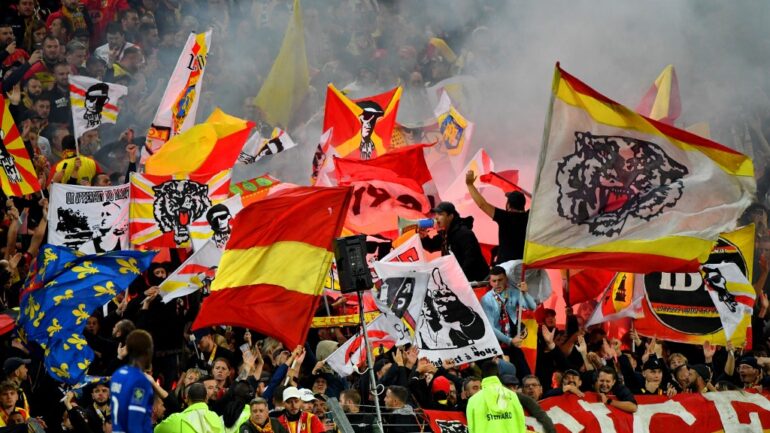 Les supporters lensois au Stade Bollaert de Lens