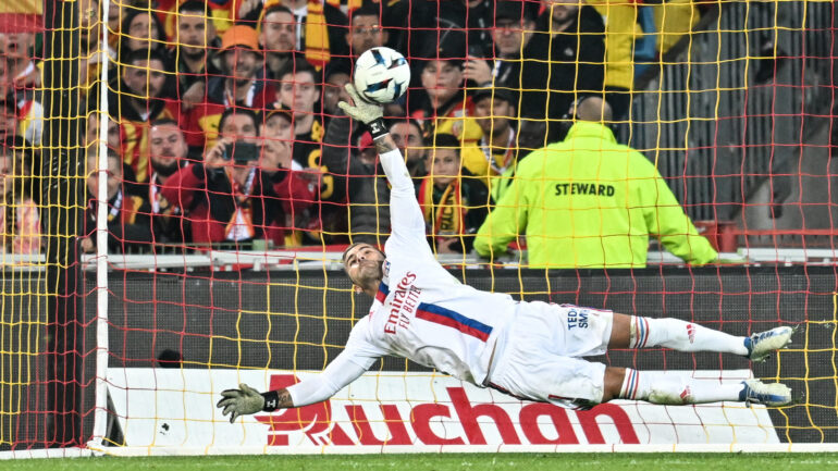 Anthony Lopes n'a pu arrêter le penalty de Lens