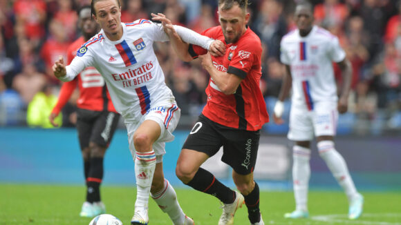 Maxence Caqueret face à Flavien Tait lors de Rennes - OL