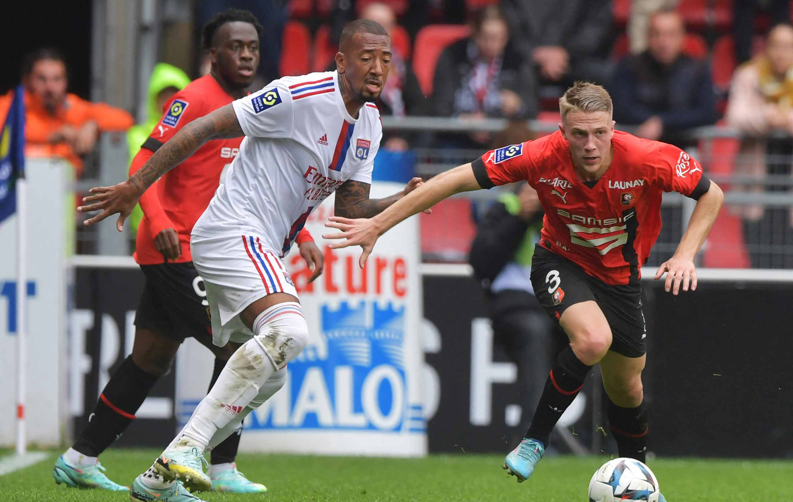 Adrien Truffert (Rennes) et Jérôme Boateng (OL)