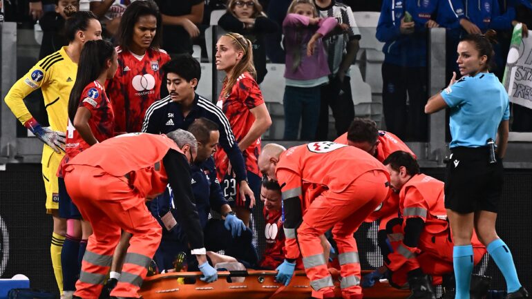 Damaris (OL) est sortie sur blessure et civière contre la Juventus