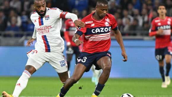 Alexandre Lacazette et Tiago Djalo lors du match OL - Lille