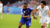 Sidney Govou face à Fabio Grosso lors de France - Italie