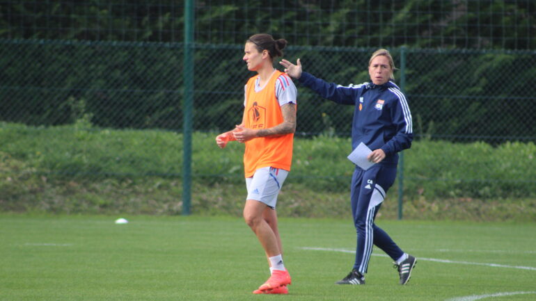 Dzsenifer Marozsan à l'entraînement de l'OL avec Camille Abily